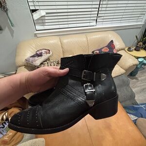 Super cute booties Eu Size 42 — genuine leather and studded